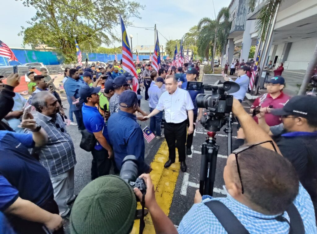 Program Kibarkan Jalur Gemilang dengan Menteri Pengangkutan